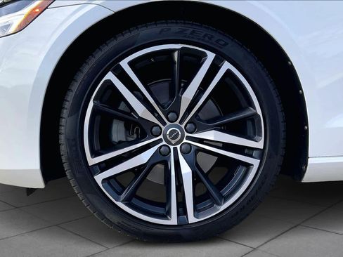 Used 2020 Volvo V60 T6 R-Design w/ Protection Package Premier image 10