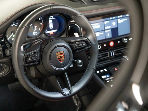 Certified 2026 Porsche Macan AWD/4WD image 15