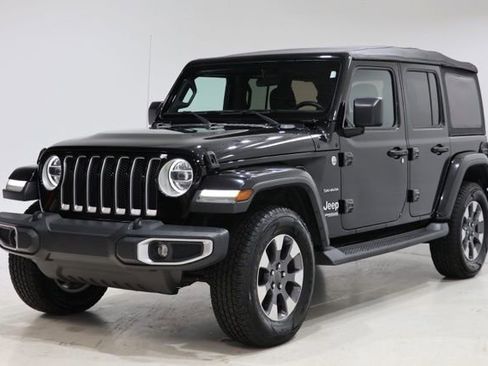 Used 2018 Jeep Wrangler Unlimited Sahara w/ Cold Weather Group AWD/4WD image 3