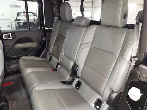 Used 2025 Jeep Gladiator Mojave AWD/4WD image 28