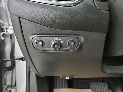 Used 2021 Chevrolet Equinox LT image 25