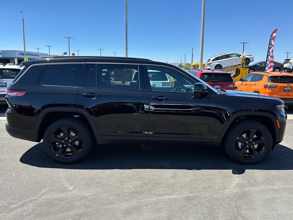 New 2026 Jeep Grand Cherokee L Limited w/ Limited Altitude Package AWD/4WD image 9