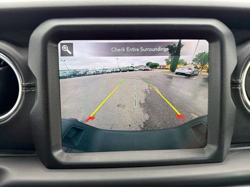 Used 2020 Jeep Gladiator Overland AWD/4WD image 13