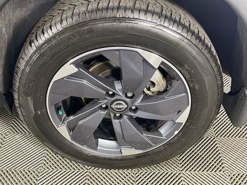 Used 2024 Nissan Rogue SV image 30