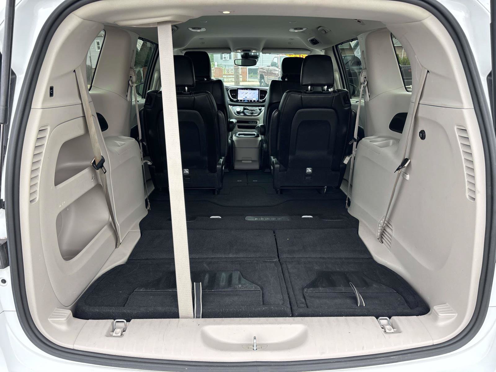 Used 2024 Chrysler Pacifica Touring-L FWD image 19