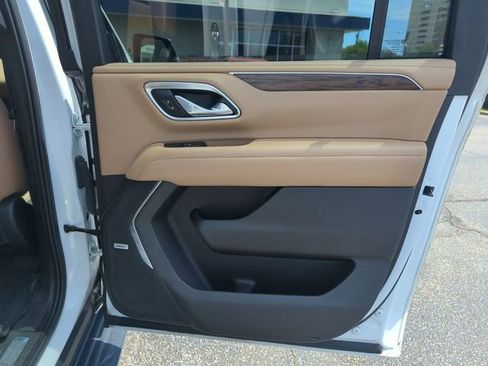 Used 2021 Chevrolet Suburban Premier w/ Premium Package RWD image 33