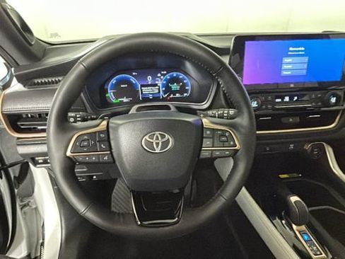 Used 2025 Toyota Grand Highlander AWD Hybrid image 14