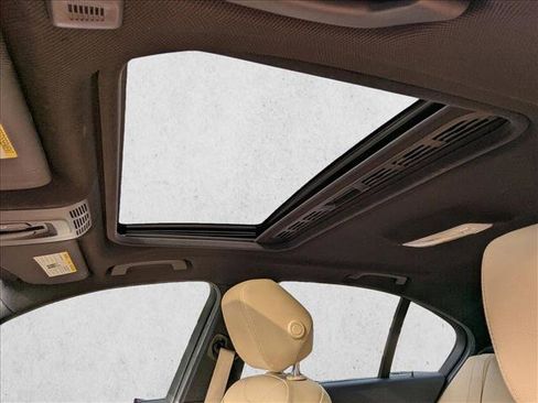 Used 2017 BMW 330e image 15