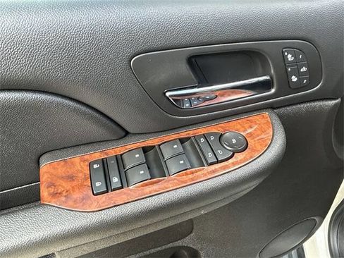 Used 2008 Chevrolet Avalanche LTZ w/ LTZ Preferred Equipment Group image 24