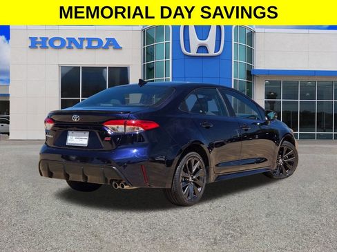 Used 2023 Toyota Corolla SE FWD image 3