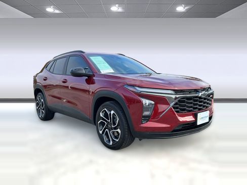 Used 2025 Chevrolet Trax RS w/ Sunroof Package image 6