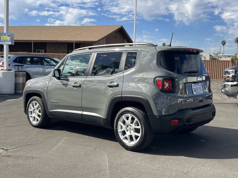 Used 2021 Jeep Renegade Latitude image 3