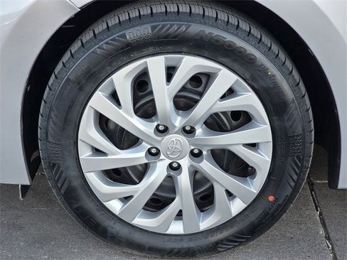 Used 2019 Toyota Corolla LE image 8