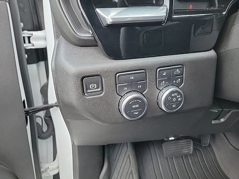 Used 2025 GMC Sierra 2500 SLE w/ SLE Value Package; AWD/4WD image 11