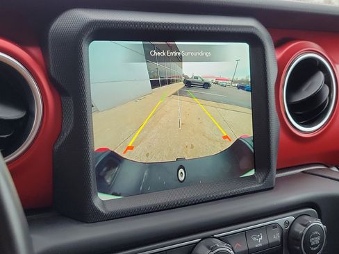 Used 2022 Jeep Gladiator Rubicon w/ LED Lighting Group image 17