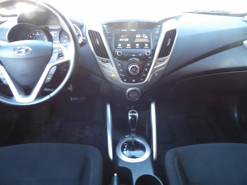 Used 2017 Hyundai Veloster FWD image 12
