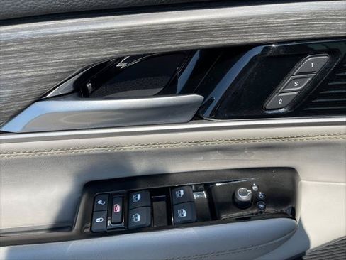 Used 2024 Jeep Wagoneer Series III AWD/4WD image 13