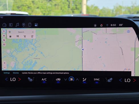 Used 2025 Chevrolet Traverse LT FWD image 28