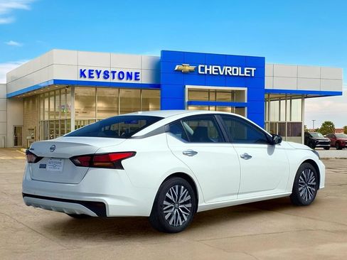 Used 2025 Nissan Altima 2.5 SV FWD image 7