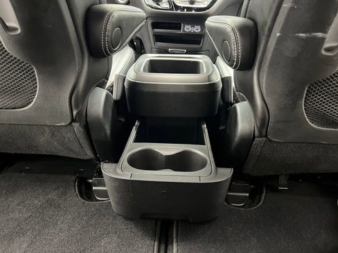 Used 2025 Chrysler Pacifica Select FWD image 29