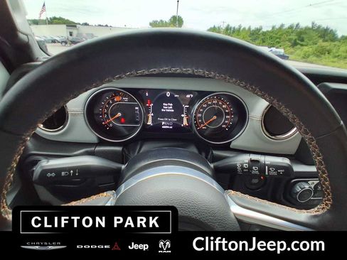 Used 2022 Jeep Wrangler Unlimited Sahara AWD/4WD image 21