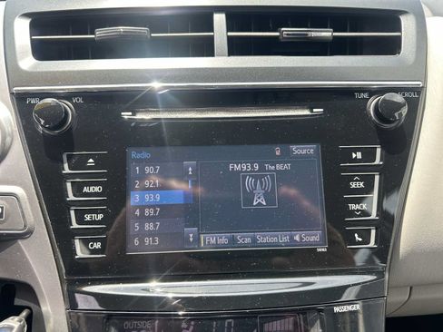 Used 2017 Toyota Prius V Three FWD image 12