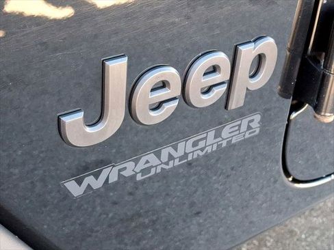 Used 2022 Jeep Wrangler Unlimited Sport image 23