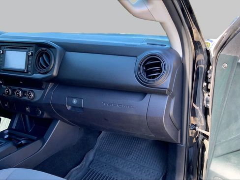 Used 2017 Toyota Tacoma SR RWD image 17