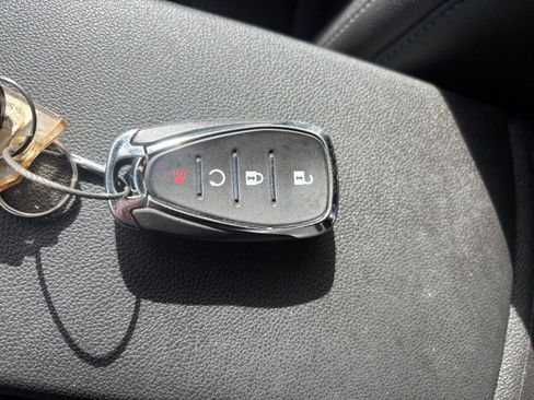 Used 2025 Chevrolet Trax LT FWD image 20