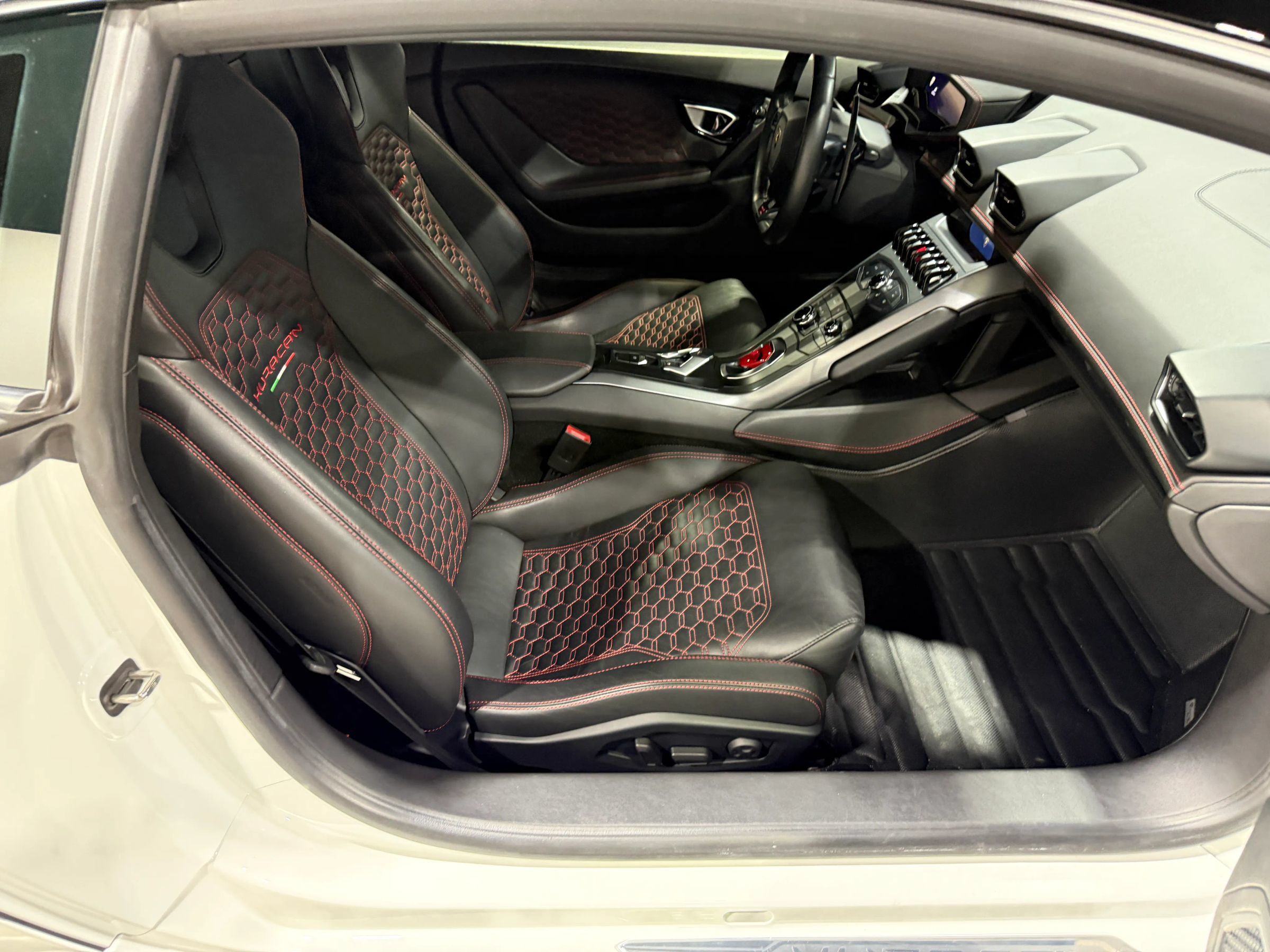 Used 2017 Lamborghini Huracan LP 580-2 RWD image 38