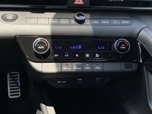 New 2025 Hyundai Elantra SEL image 22