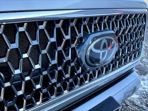 Used 2019 Toyota Tacoma TRD Sport image 27