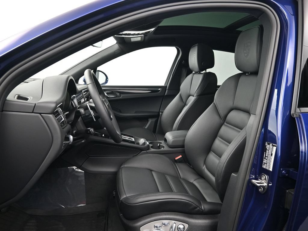 Certified 2026 Porsche Macan AWD/4WD image 5