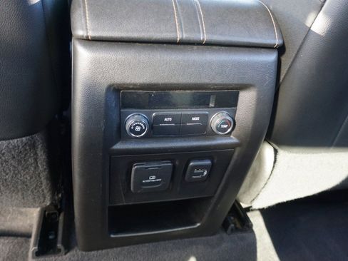 Used 2019 Chevrolet Traverse RS image 31