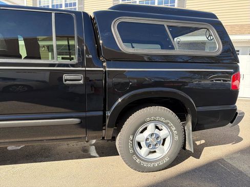 Used 2001 Chevrolet S10 Pickup LS image 10