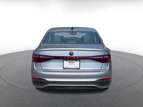 Used 2025 Volkswagen Jetta SE image 11