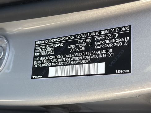 Certified 2025 Volvo XC40 B5 Core image 37