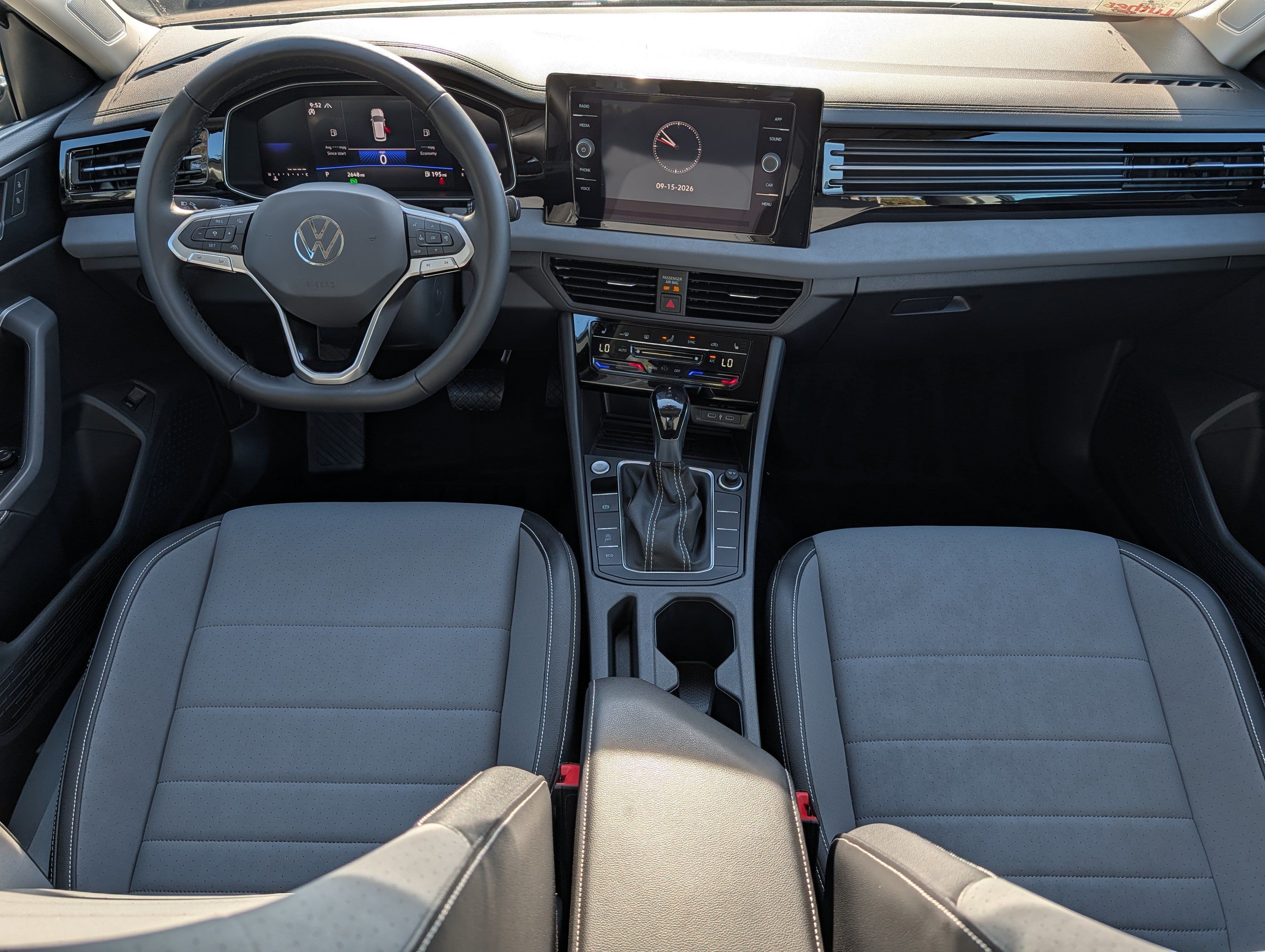 Certified 2025 Volkswagen Jetta SE FWD image 10