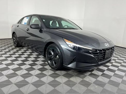 Used 2023 Hyundai Elantra SEL FWD image 3