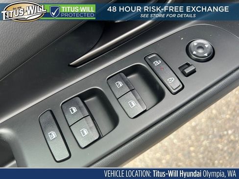 New 2025 Hyundai Elantra SEL image 23