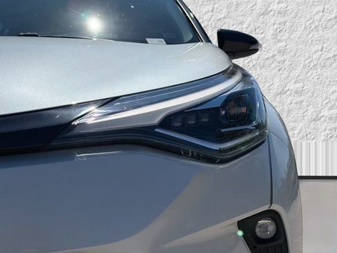 Used 2022 Toyota C-HR Limited image 9