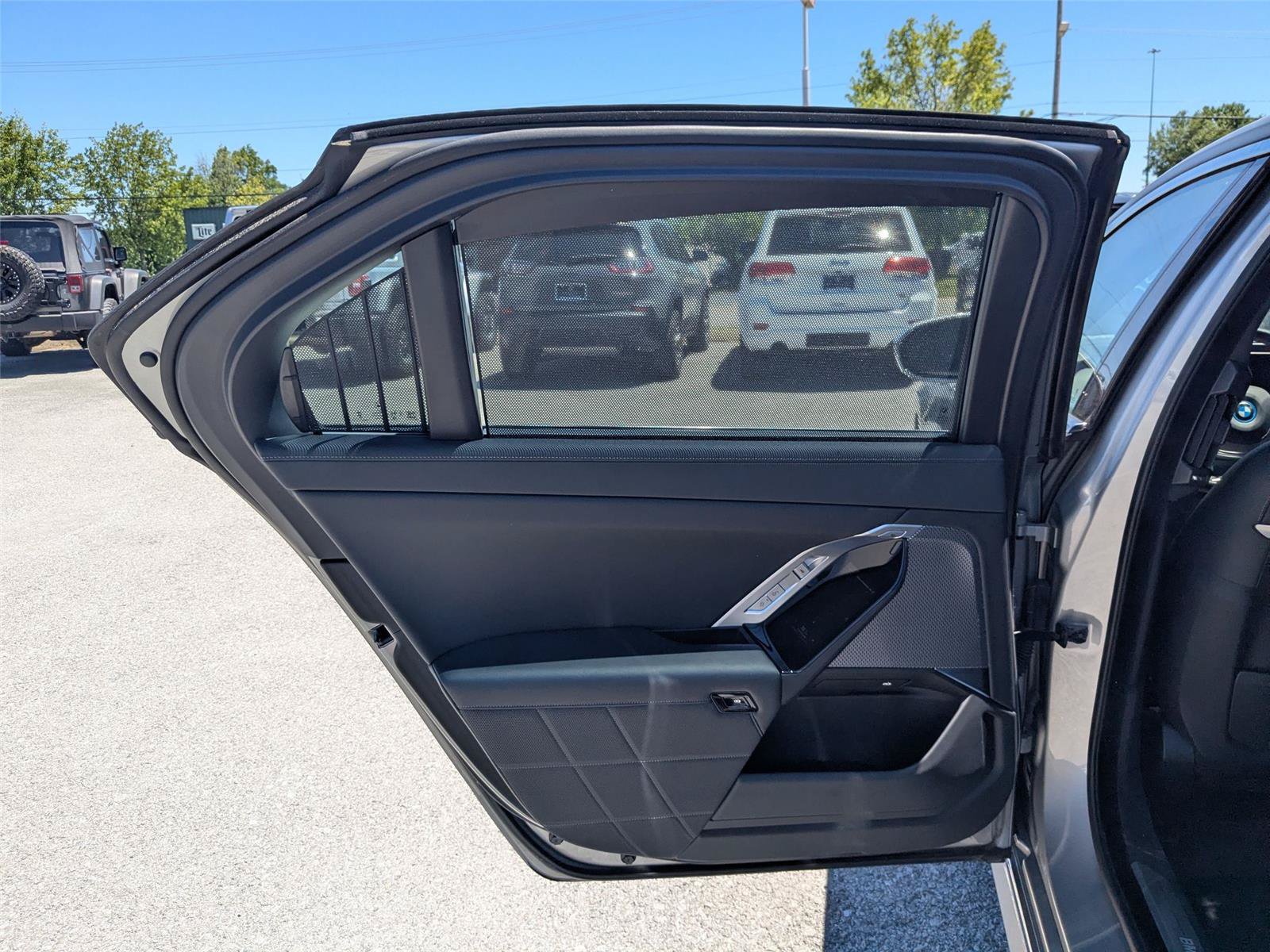 Used 2024 BMW i7 eDrive50 w/ Executive Package RWD image 24