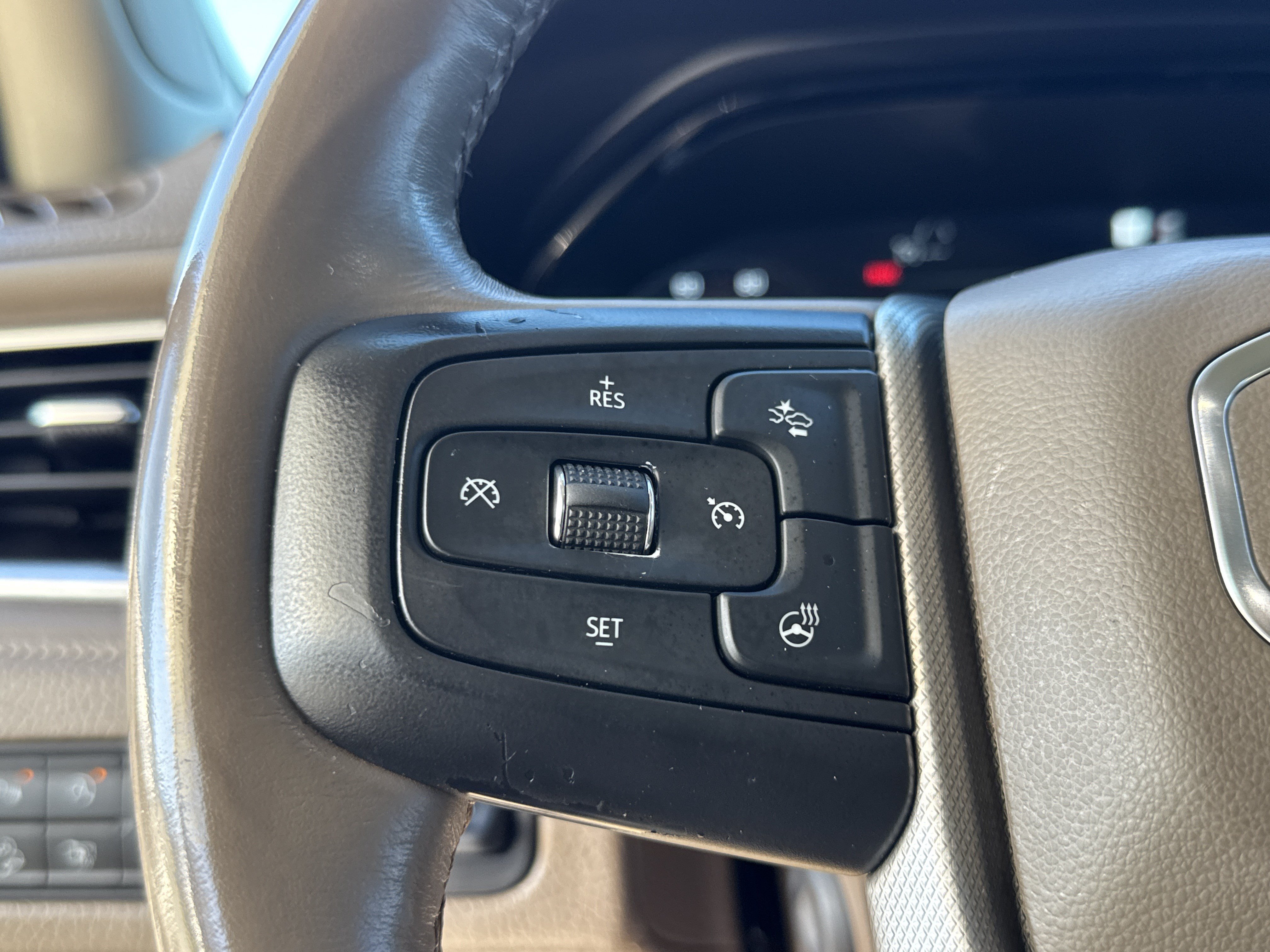Used 2022 GMC Yukon XL Denali w/ Denali Premium Package AWD/4WD image 19