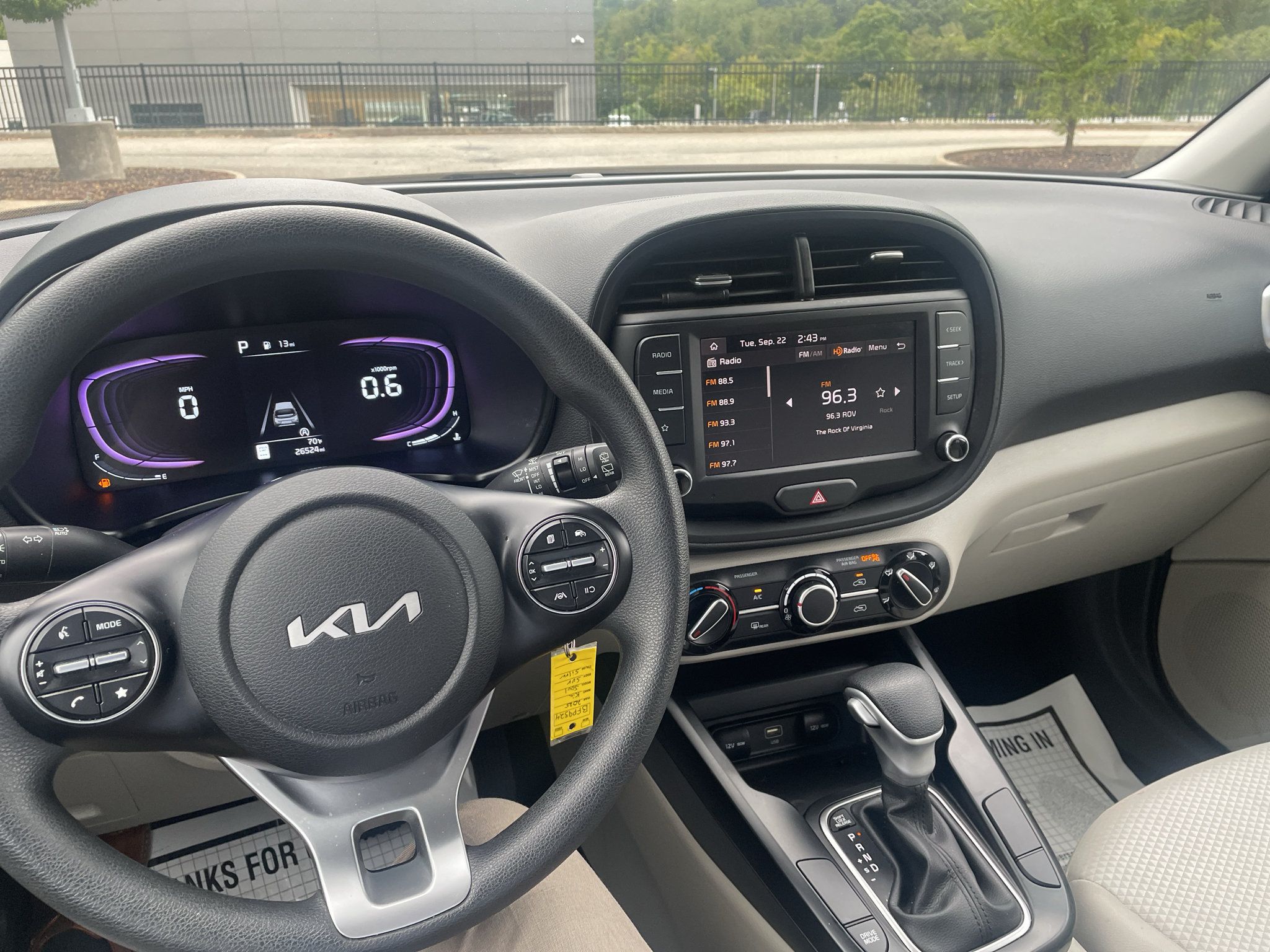 Used 2025 Kia Soul LX w/ LX Technology Package FWD image 24