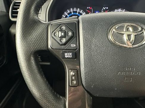 Used 2018 Toyota 4Runner TRD Off-Road Premium AWD/4WD image 18