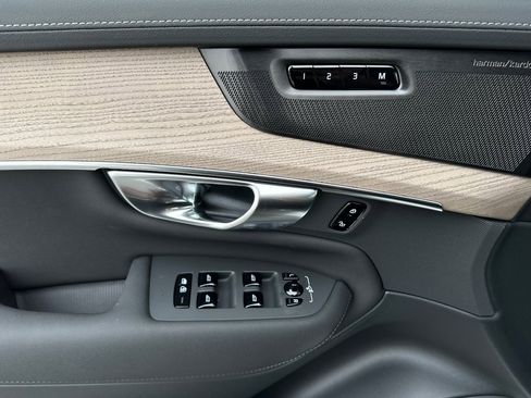 New 2025 Volvo XC90 T8 Plus w/ Protection Package Premier image 10