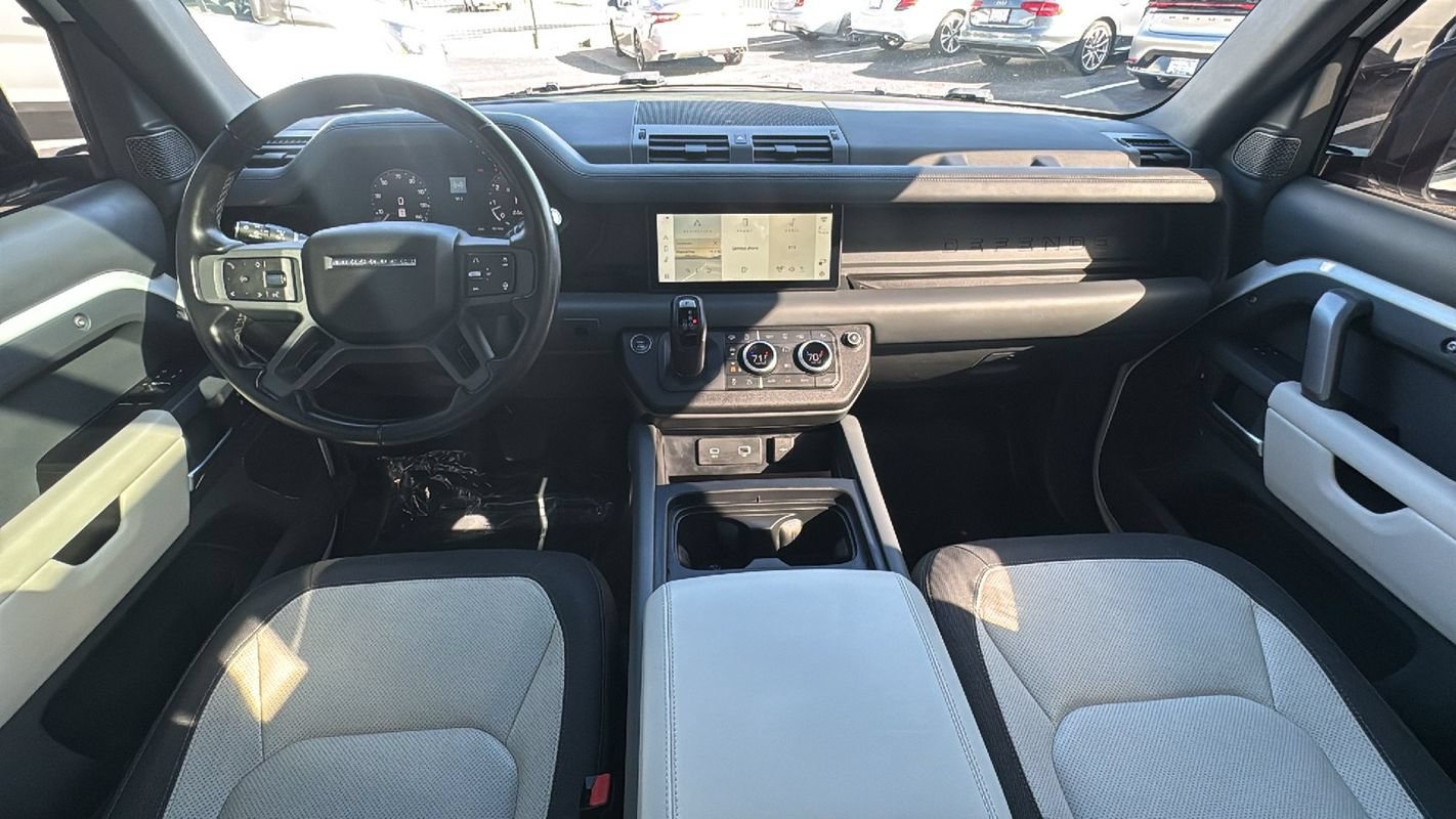 Used 2023 Land Rover Defender 90 X-Dynamic SE AWD/4WD image 18