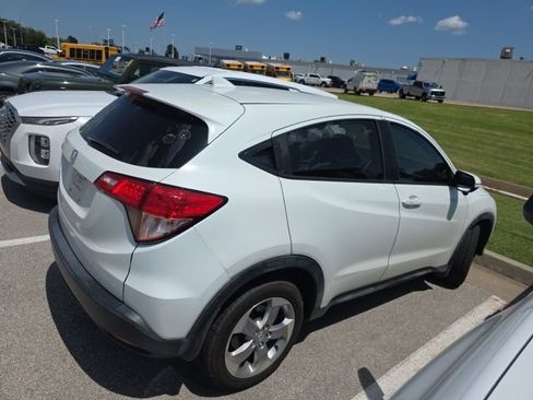 Used 2017 Honda HR-V EX image 6