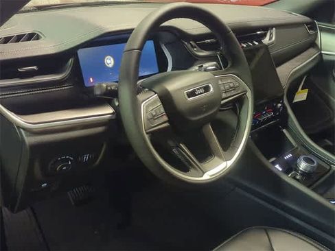 New 2025 Jeep Grand Cherokee Limited image 10