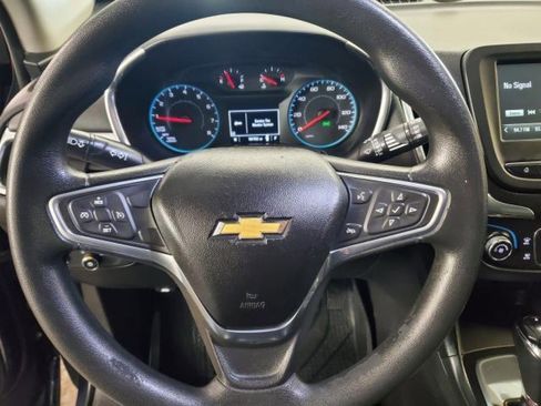 Used 2018 Chevrolet Equinox LT FWD image 17